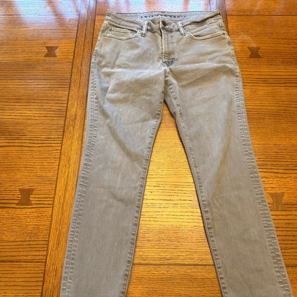 American Eagle Outfitters Men's Slim Straight Jeans in Light Gray